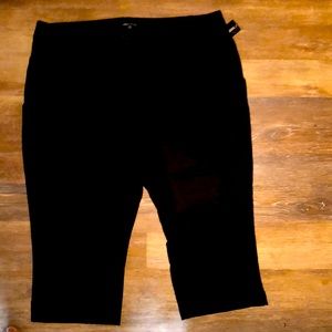 NWT BLACK CROPPED PANTS